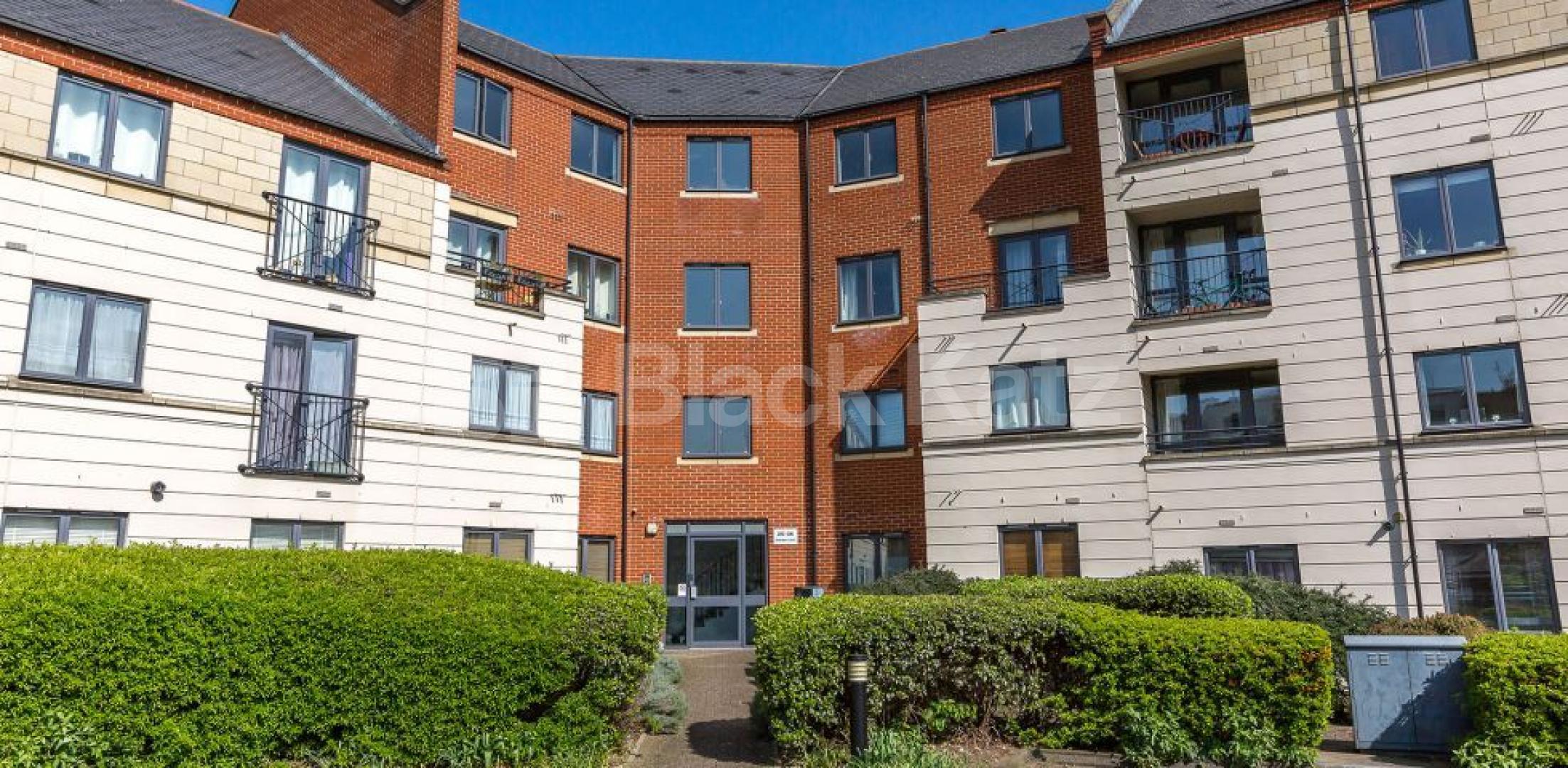 			2 BED 2 BATH!, 2 Bedroom, 2 bath, 1 reception Flat			 Tollington Way, HOLLOWAY